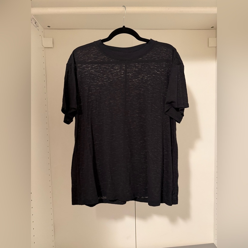 Lululemon black tee